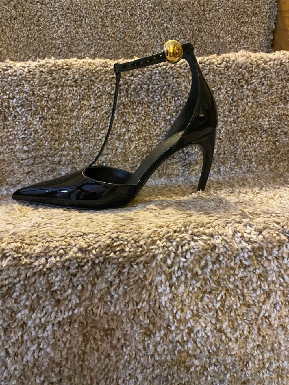 Ferragamo Odette size 8 black patent stilettos with gold accent - Picture 3 of 9